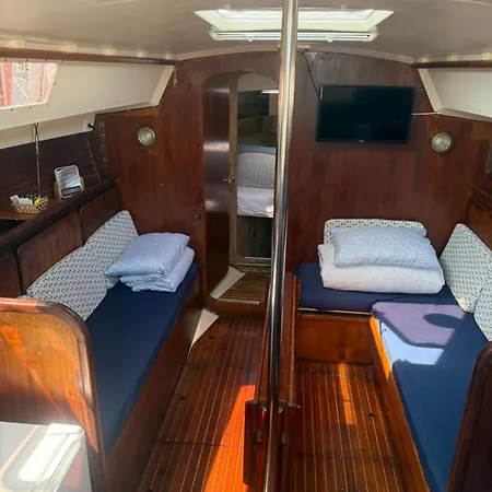 Nuit Insolite Sur Un Bateau ספינת מלון
